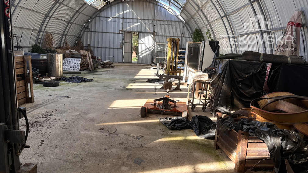 Znížená cena - Pozemok - Vráble - komerčné využitie