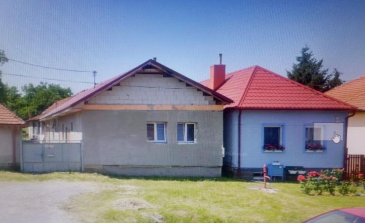 Dom s veľkým pozemkom vhodný na výstavbu bytovky - fotografia 1