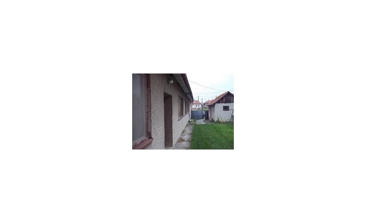 Dom s veľkým pozemkom vhodný na výstavbu bytovky - fotografia 5